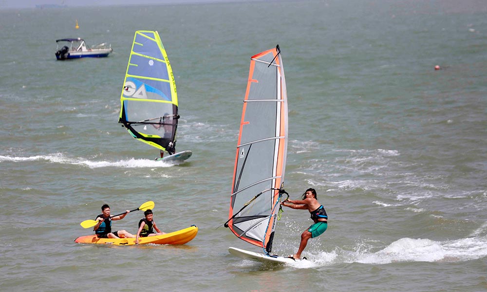 高清組圖：國慶假期 海口西海岸水上運動項目受歡迎